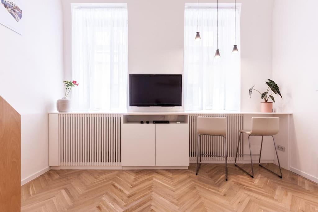 Eszter'S Lovely Downtown Apartment Budapeste Exterior foto